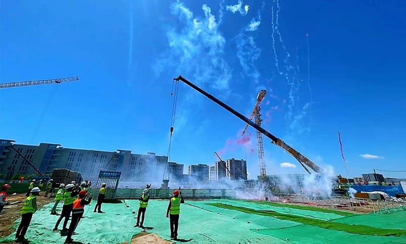 Felicitaties aan het inhalatie-aerosolfabriekproject van AstraZeneca met de eerste lift